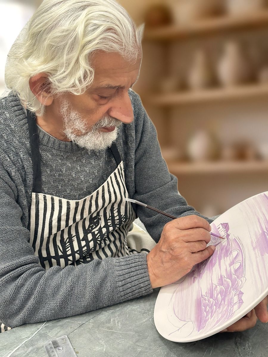 Feray Home atölyesinde el boyaması seramik tabak